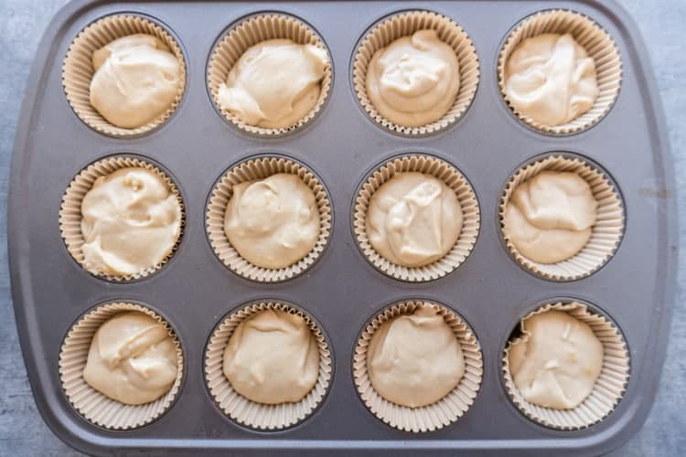 Lemon Cupcakes with Lemon Cream Cheese Frosting