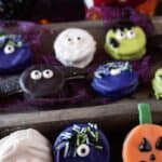 Halloween Cookies, These Halloween cookies are easy to make and perfect for any Halloween Party! They are easy to customize so you can make so many different Halloween monsters! #atablefullofjoy #halloween #oreos #monster #party #kidcrafts