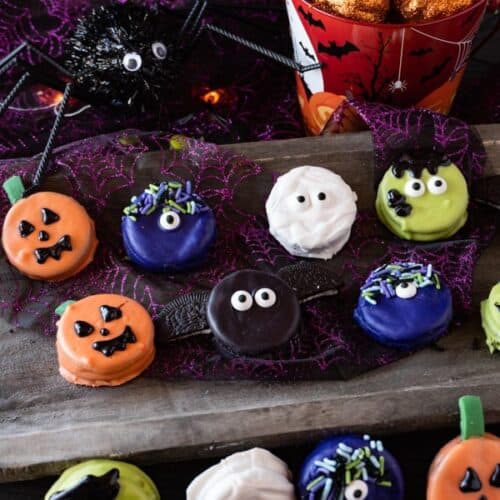 Halloween Cookies, These Halloween cookies are easy to make and perfect for any Halloween Party! They are easy to customize so you can make so many different Halloween monsters! #atablefullofjoy #halloween #oreos #monster #party #kidcrafts