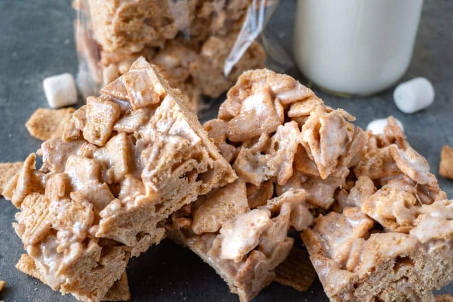 Cinnamon Toast Crunch Bars, a delicious spin on the classic rice crispy! #cinnamontoastcrunch #ricecrispytreat #cerealbar #breakfast #marshmallow #atablefullofjoy