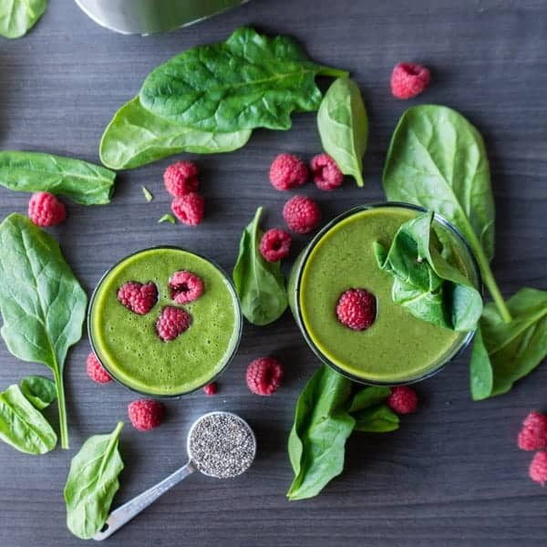 This easy and delicious spinach smoothie is a great way to start the day! Full of vitamins and simple ingredients makes this a great go-to green smoothie! #greensmoothie #weightloss #energy #healthy #detox #cleanse #delicious #forweightloss #forkids #breakfast #spinach #atablefullofjoy