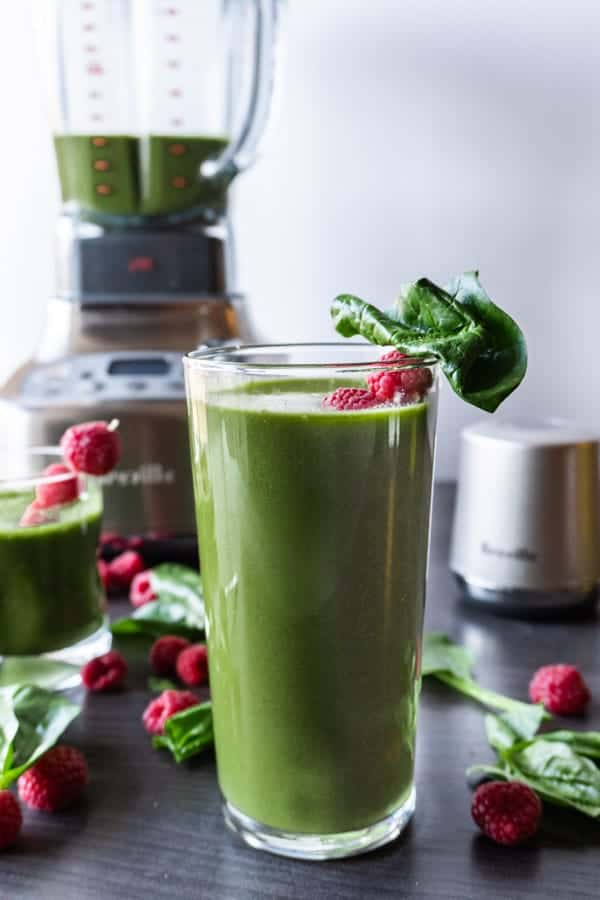 This easy and delicious spinach smoothie is a great way to start the day! Full of vitamins and simple ingredients makes this a great go-to green smoothie! #greensmoothie #weightloss #energy #healthy #detox #cleanse #delicious #forweightloss #forkids #breakfast #spinach #atablefullofjoy