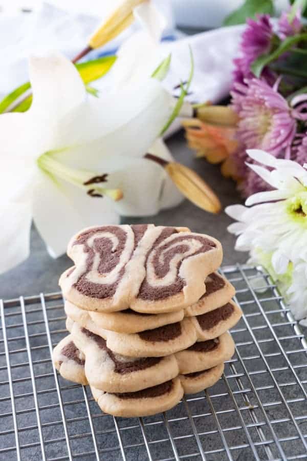 Butterfly Cookies -These tasty peanut butter and chocolate sugar cookies are fun to make and great for Spring! These butterfly cookies are a delicious spin on a classic sugar cookie recipe! #peantunbuttercookie #atablefullofjoy #sugarcookie #butterflycookie #forkids #babyshower #easy #simple #tutorial